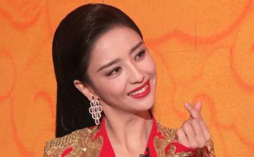 登上央视春晚,但当最新一姐央视春晚拉开大幕时,很多观众对今年的女