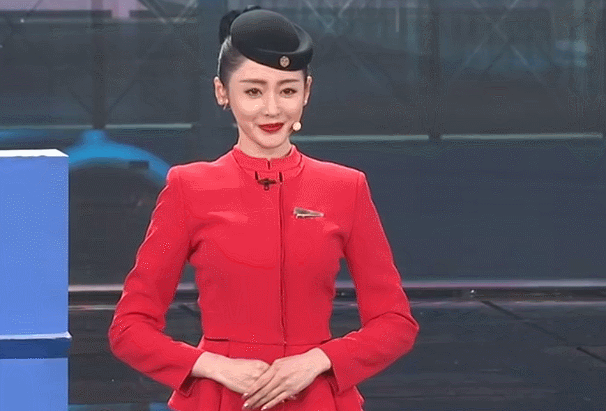 春晚女主持无修图,大偏分瓜子脸看谁都像张天爱,这就是国人审美