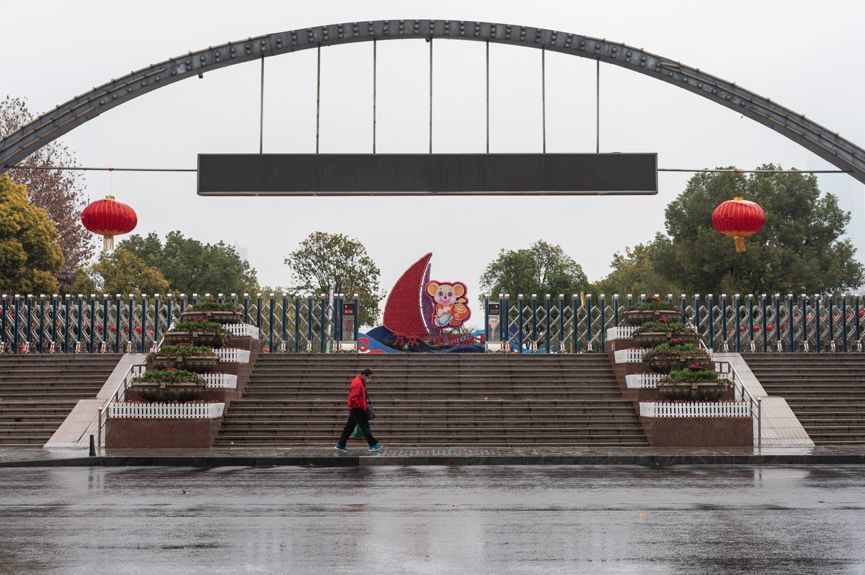 谷雨丨无法离开武汉的除夕24小时：年夜退票留守，医院人满为患