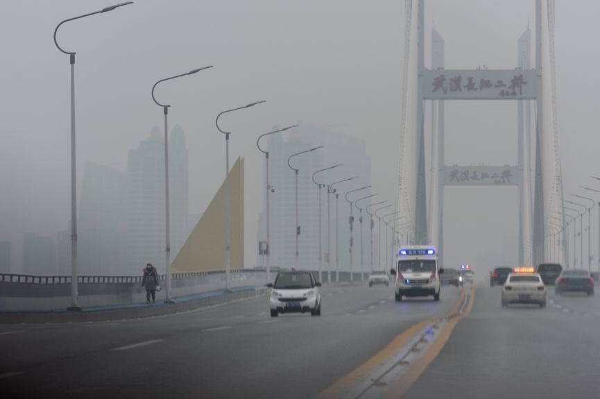 谷雨丨无法离开武汉的除夕24小时：年夜退票留守，医院人满为患