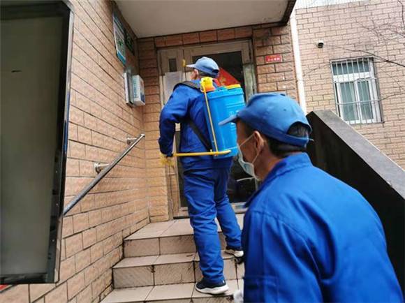有居民自行居家隔离 物业为其准备两周应急食品