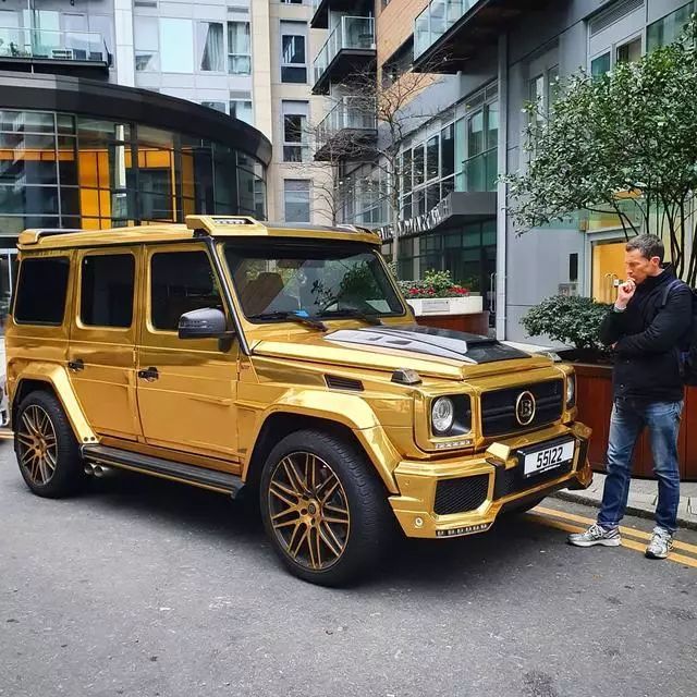鼠年大吉 最近,听说奔驰大g很火,连着抢了好几天的微博热搜!