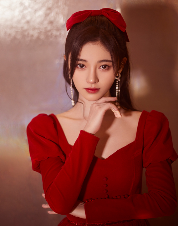 怪不得鞠婧祎一直散着头发看到她高马尾照片这才是绝世美人