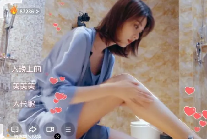 乔欣穿浴袍在浴室刮痧,看到她抬起大长腿后,网友:360度无死角的美!