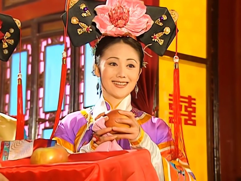 《还珠格格》紫薇小燕子大婚时,谁注意令妃给苹果的顺序,好手段