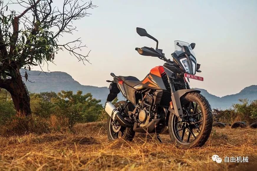 新鲜车型解读,ktm 390 adv售价公布:5.38万元丨业界