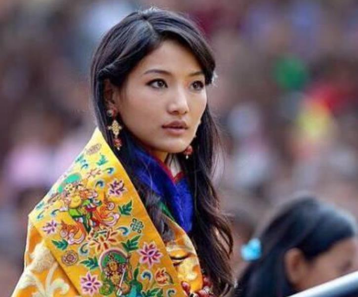 佩玛天生"扑克脸",经常跟不丹国王零交流!怀二胎却宠爱加倍