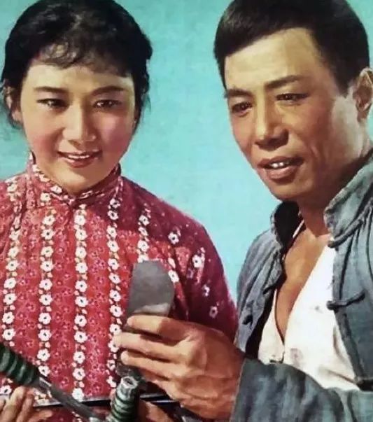 1963年电影《飞刀华》李纬饰艺人华少杰,王蓓饰其恋人金素兰