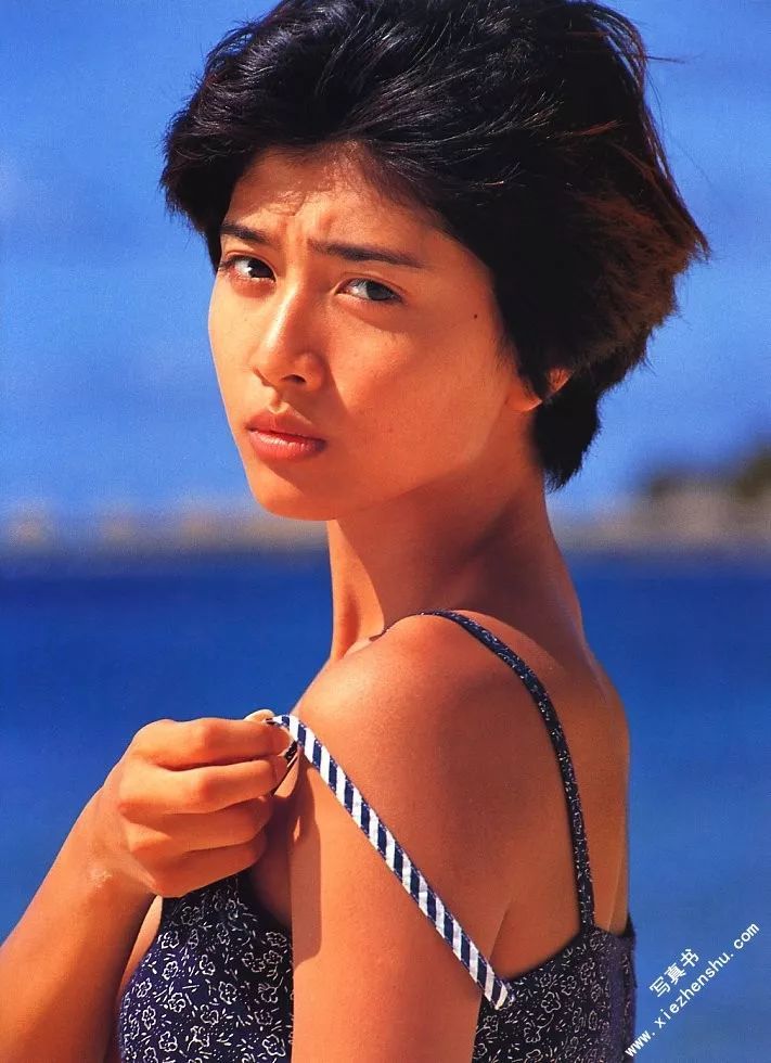 泳装写真集《yukiss 写真发售不久 就已卖到断货 这本写真里 内田以