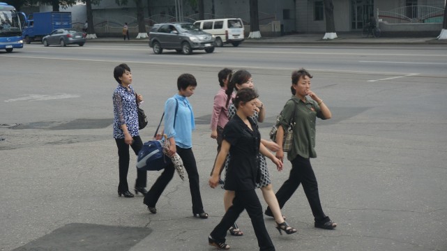 朝鲜街头美女很多,为什么没有小哥哥撩她们?