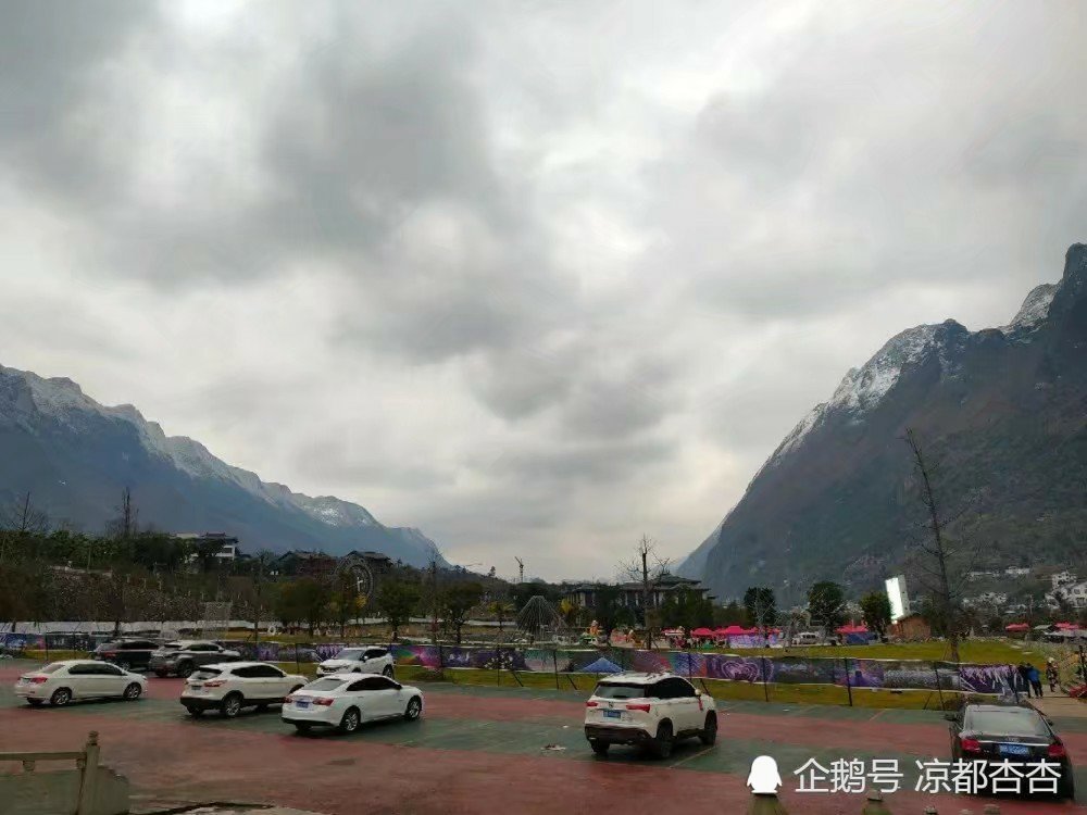 凉都六盘水百车河景区,爱你爱你年首届灯光秀.