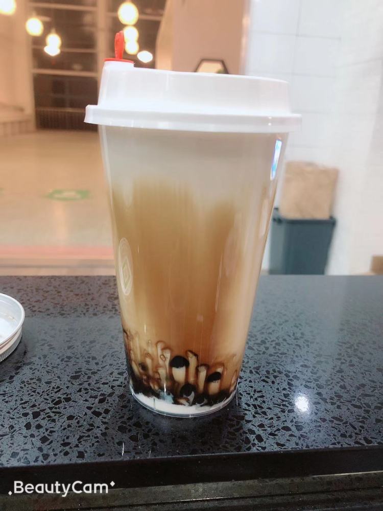 在学校里面开奶茶店,最便宜的奶茶5块钱,最贵的10块钱