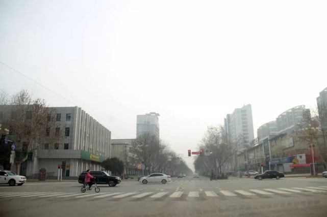 百货大楼路口 往东看