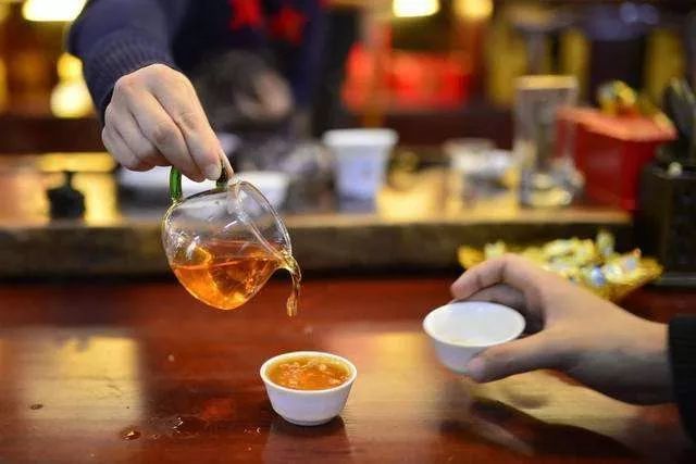 喝茶,也需要和对的人一起喝