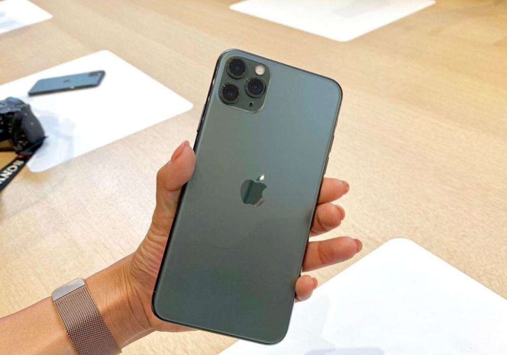 苹果再亮剑,iphone11 pro max沦为"新低价",网友的吐槽扎心了!