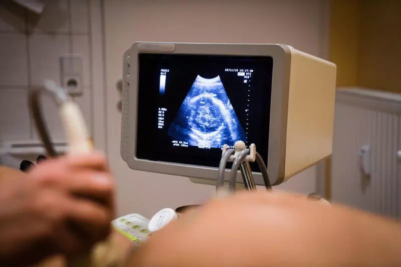 <b>陕西一产妇8个月胎儿流产疑因核酸问题无法入院</b>