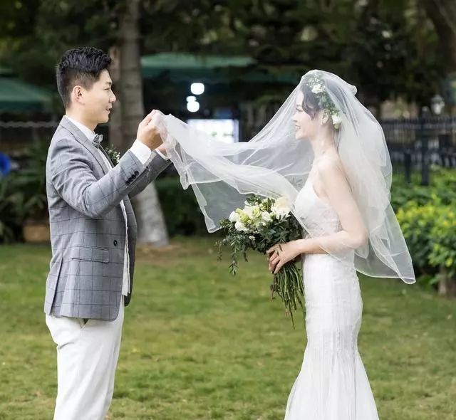 新婚警医夫妻双双奔赴"抗疫"一线
