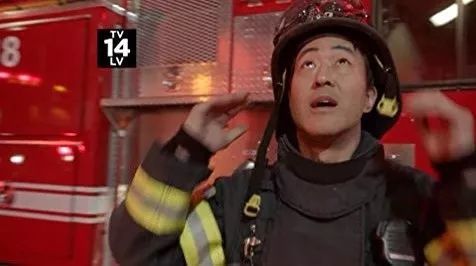 "老派"系列剧,结构也要变调 当然,《紧急呼救》的好看,并不止于意外