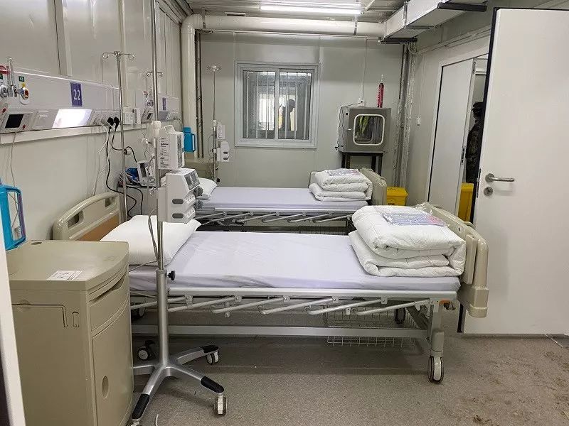 直击火神山医院：现场忙碌装配收尾，首批病人即将入院