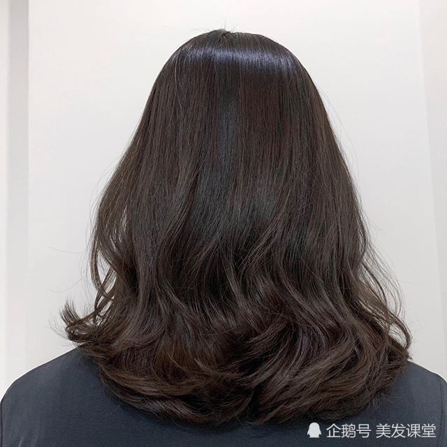 长发配大卷,彰显女人味,更是简单又时尚的代表