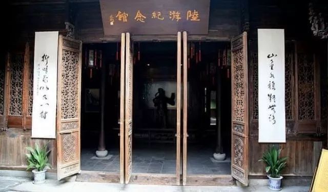 1 孩儿巷98号民居建筑——陆游纪念馆 孩儿巷位于杭州城南,东起中山