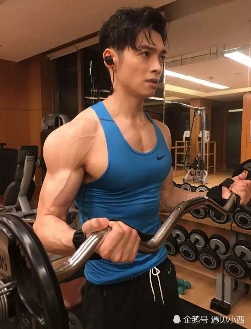 男生想要"六块腹肌"?牢记3点,高强度训练,5个动作闪现
