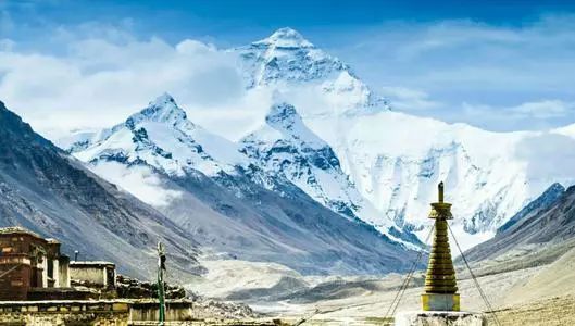 珠穆朗玛峰(绒布寺) 珠穆朗玛峰是世界最高大的山系喜马拉雅山的主峰