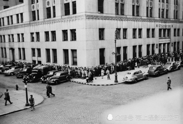 1947年4月14日,纽约排队接种天花疫苗. (来自:带上摄影去旅行)