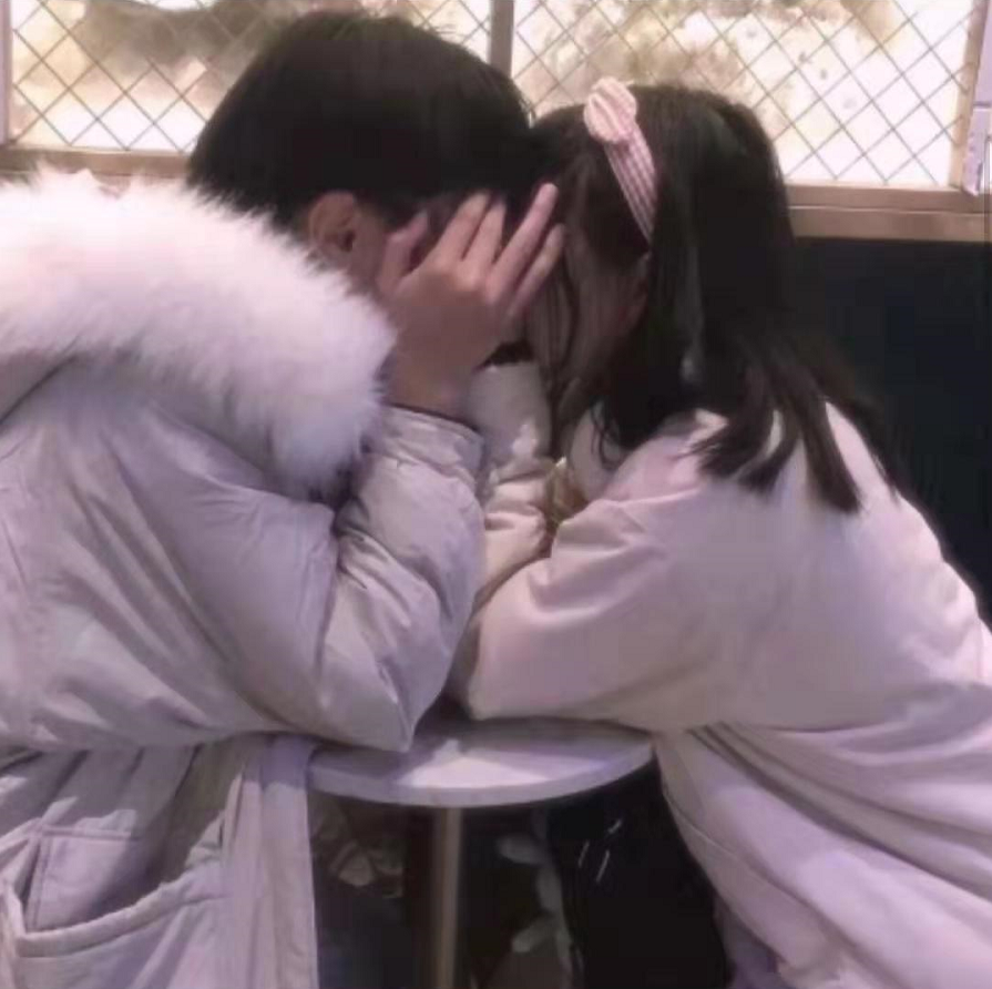 情侣接吻时,丫头们为啥喜欢"闭眼睛",这3小心思男生别