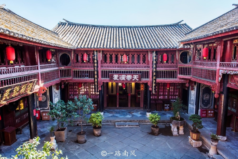 云南最有代表性的白族建筑,一百多年依然精致,主人曾富冠大理!