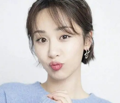 女星嘟嘟嘴:赵丽颖可爱,杨紫撞脸阚清子,李沁让人想亲