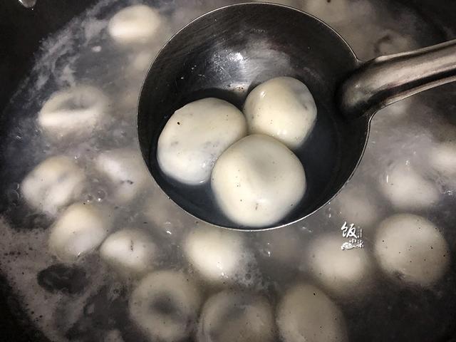 元宵节临近,就馋这芝麻汤圆,学会做给家人吃,香甜软糯,超好吃