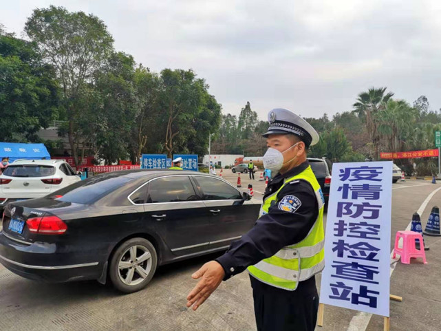 取消休假,全警动员,连续奋战,日夜坚守在维护道路交通安全和抗击疫情