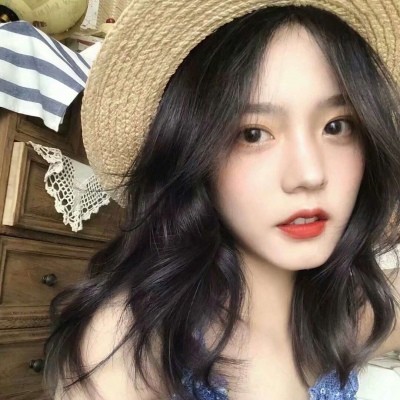 有些女孩子对于自己的长相和身材是非常有自信的,所以头像就会使用