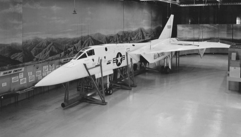 70年前的美军超级截击机,实力比肩米格25,北美xf108截击机
