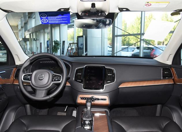 沃尔沃xc90七座图片,xc90沃尔沃图片外观 沃尔沃xc90跌破50万,全球唯一零死亡率的车型,这款车