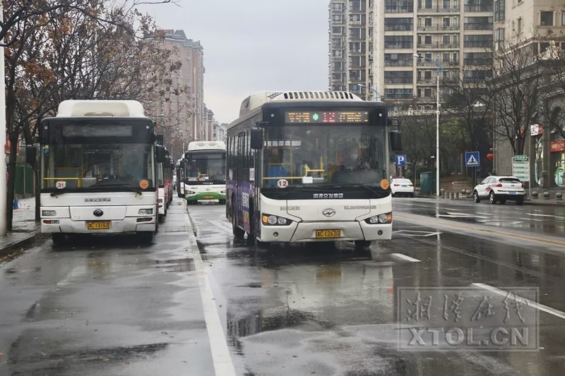湘潭城区部分公交车已经恢复营运.(记者 罗韬 摄)