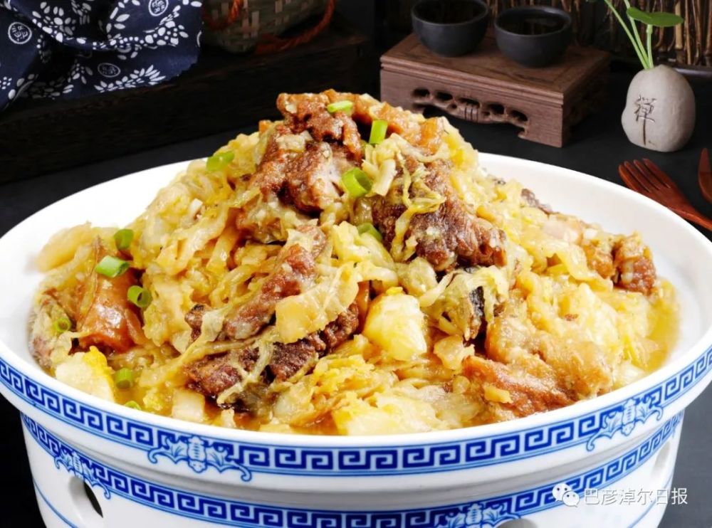 不管多少道菜"河套硬四盘(酥鸡,红烧丸子,扒肉条,清蒸羊肉)是河套