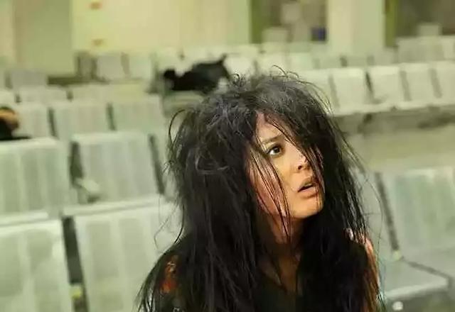 但是她的眼神真的很有戏,就算是落魄成乞丐也不改自身气质,楚楚可怜的