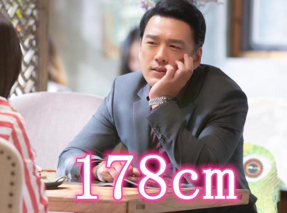 其实,他的身高是178cm,虽然不是太高,但是奈何王耀庆的人格魅力大