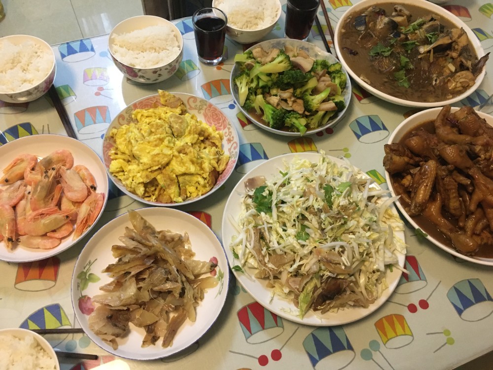 哈仙岛餐桌美食,这道菜闻着比臭豆腐还臭,竟是海岛人最喜爱的一道菜