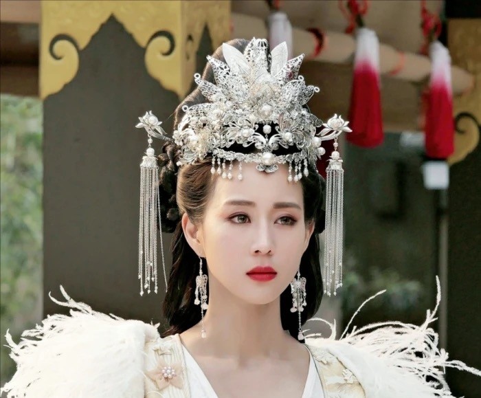 当杨幂的白浅大婚时造型撞衫这几位,你还觉得她是最美