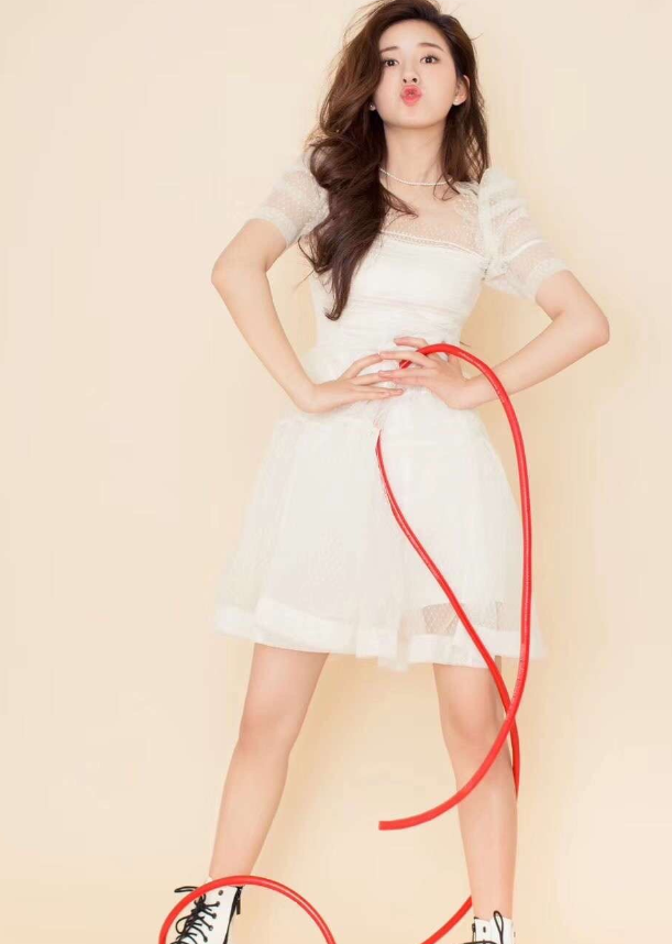 冬天只穿一件外套走机场,看到腿瑟瑟发抖