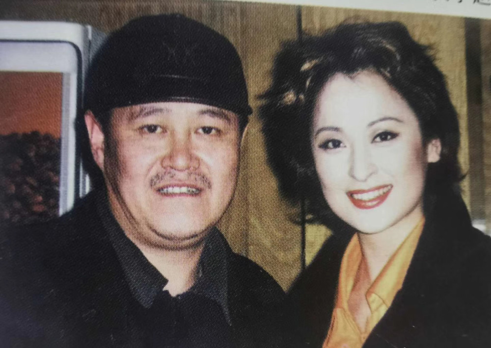 " 上个月是王璐瑶50岁的生日,她分享了与赵本山和郑少秋等人合影,表示