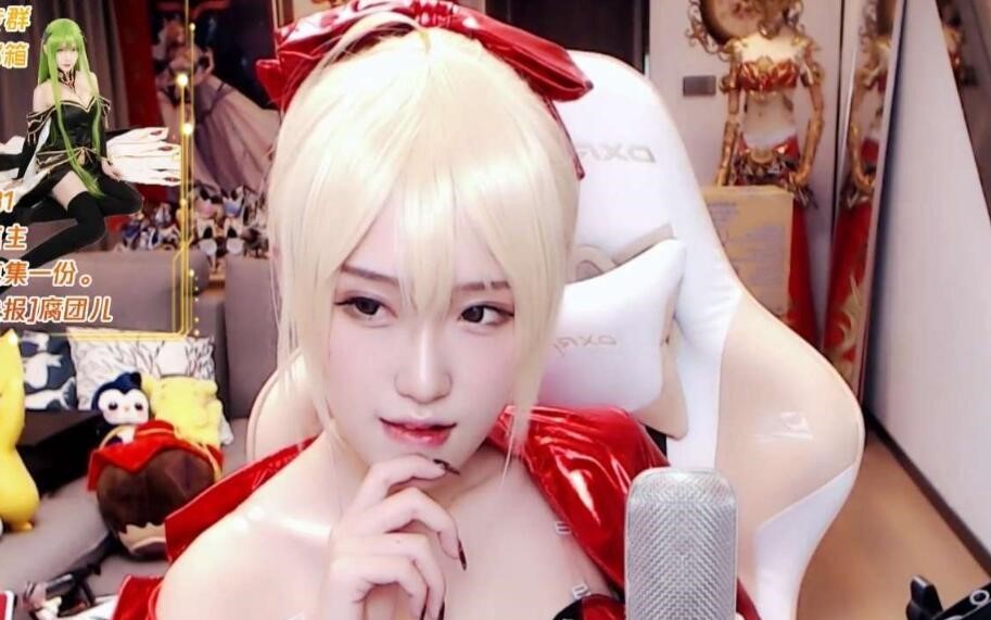 腐团儿最新cos出炉,掀开衣服那一刻,我心动了!