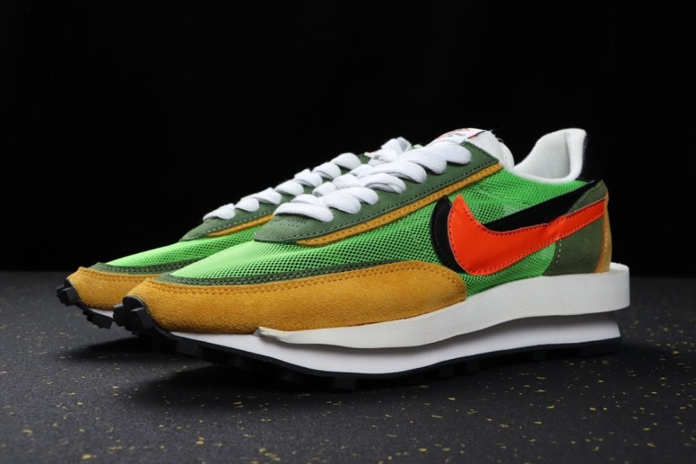 网纱皮面拼接!sacai x nike 联名解构双色勾走秀款!