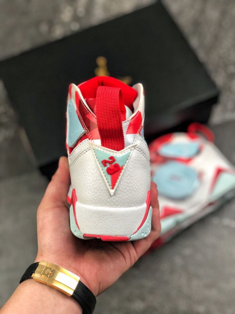 air jordan 7由tinker hatheld在设计中大胆的融入了非洲部落文化的