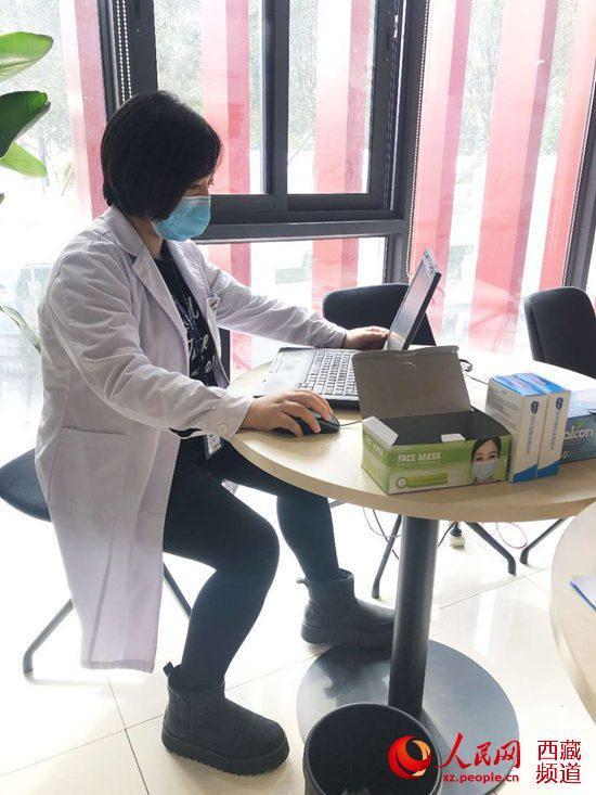 抗疫路上空中摆渡人全力以赴