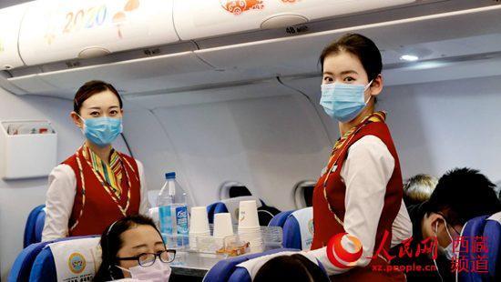 抗疫路上空中摆渡人全力以赴