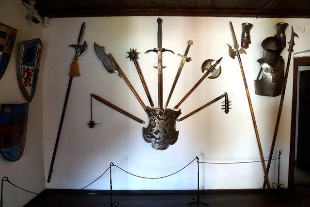 城堡内部的中世纪刑具,不由得联想起德古拉的暴政